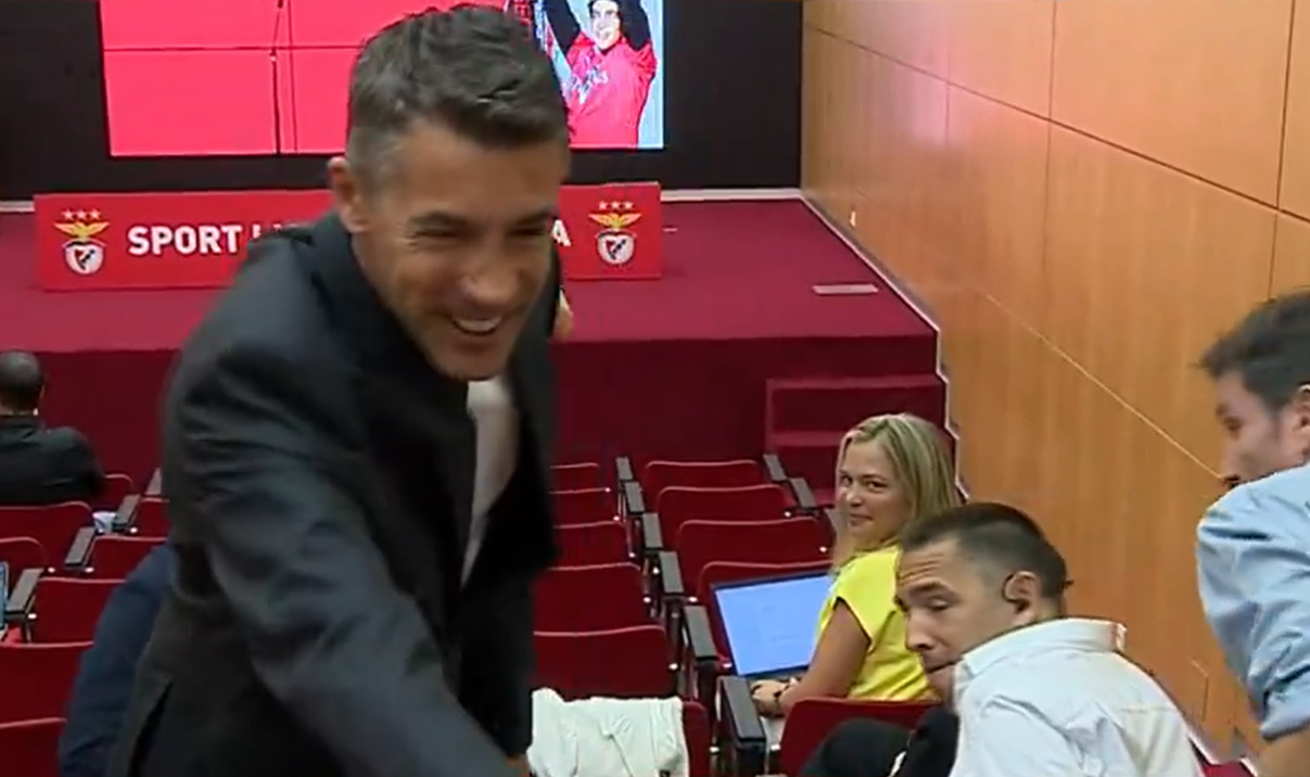 (VÍDEO) Atitude de Bruno Lage na apresentação no Benfica está a ser ...