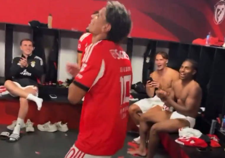 (VÍDEO) Festejo de Richard Ríos no balneário após a conquista da ...
